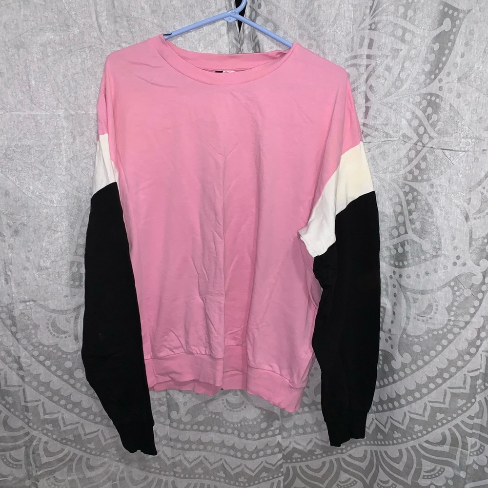 Women’s crew neck.